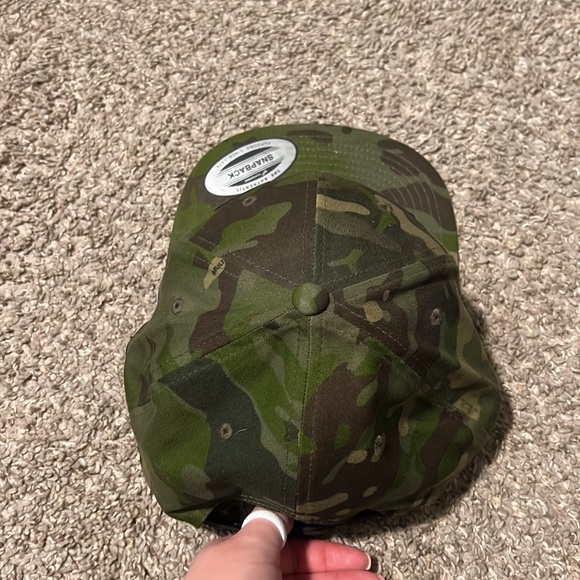 Snap back HE>I camo hat - Picture 5 of 5